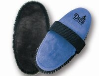 Diva mit Lammfellkissen blau
